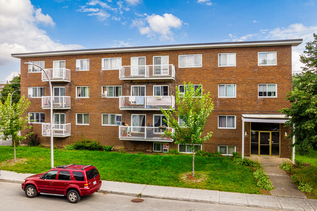 7790 Trémolières Av in Montréal, QC - Building Photo