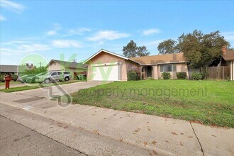 3237 Irvindale Way in Antelope, CA - Building Photo - Building Photo