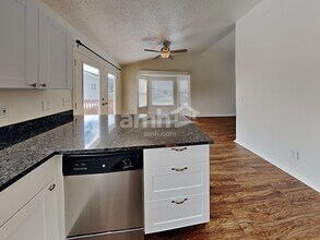 2277 W 2300 N in Clinton, UT - Foto de edificio - Building Photo