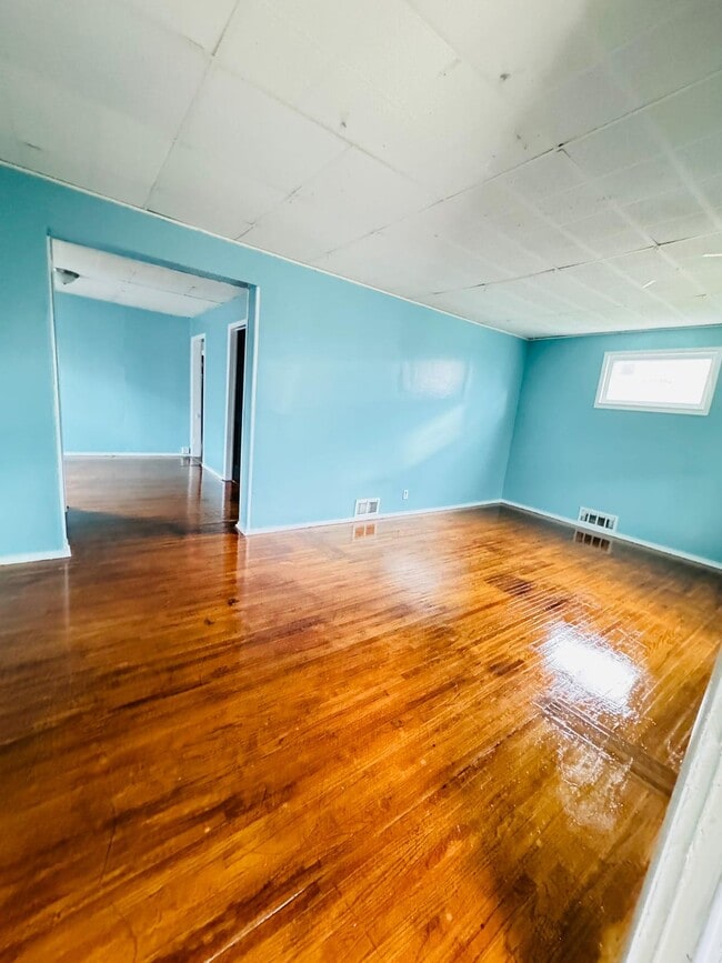 2841 Macklem Ave, Unit 1st Floor