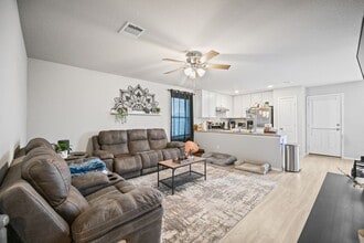 5706 Elm Valley Dr in San Antonio, TX - Building Photo - Building Photo