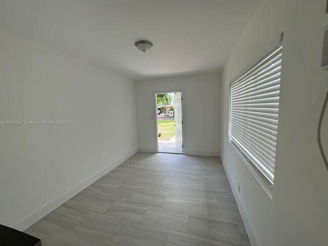 930 SW 29th St in Fort Lauderdale, FL - Building Photo - Building Photo
