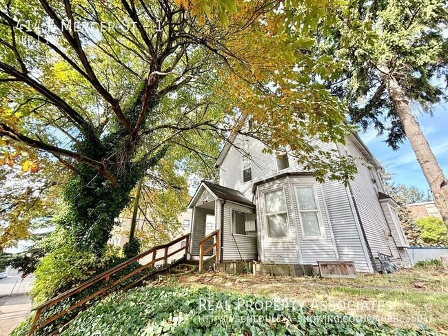 property at 414 E Mercer St