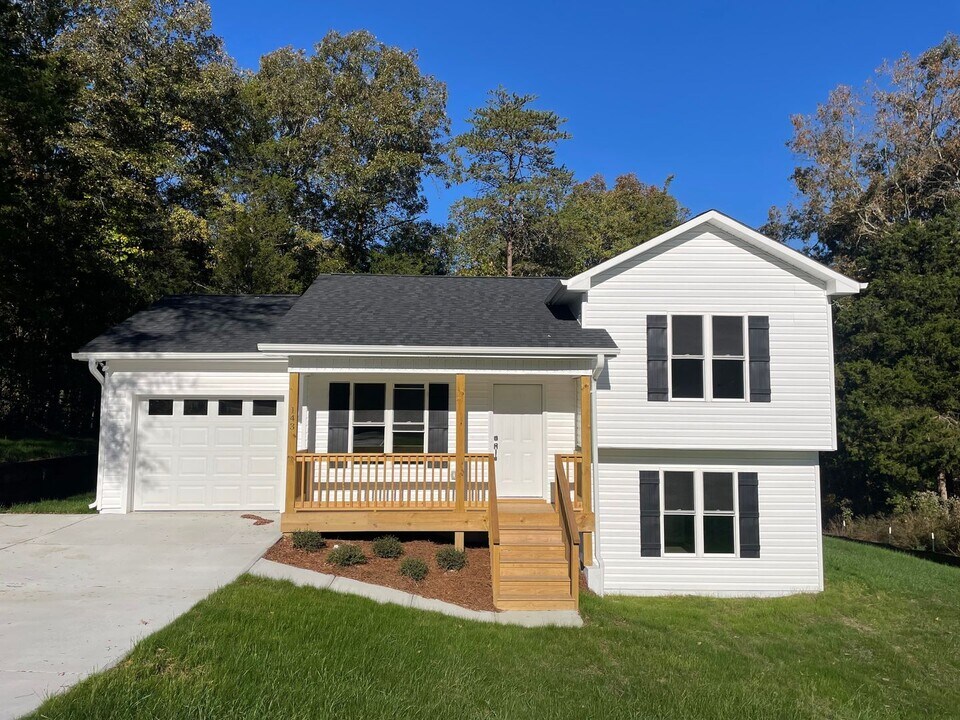 143 Heather Ct in Mocksville, NC - Building Photo