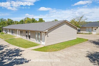 211 Oak St. Apartments in Clarksville, TN - Building Photo - Interior Photo