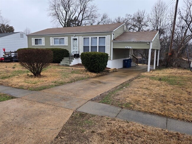 property at 3437 Elmhurst Dr