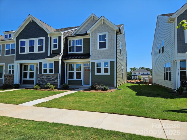 1027 S Point Rd in Belmont, NC - Building Photo - Building Photo