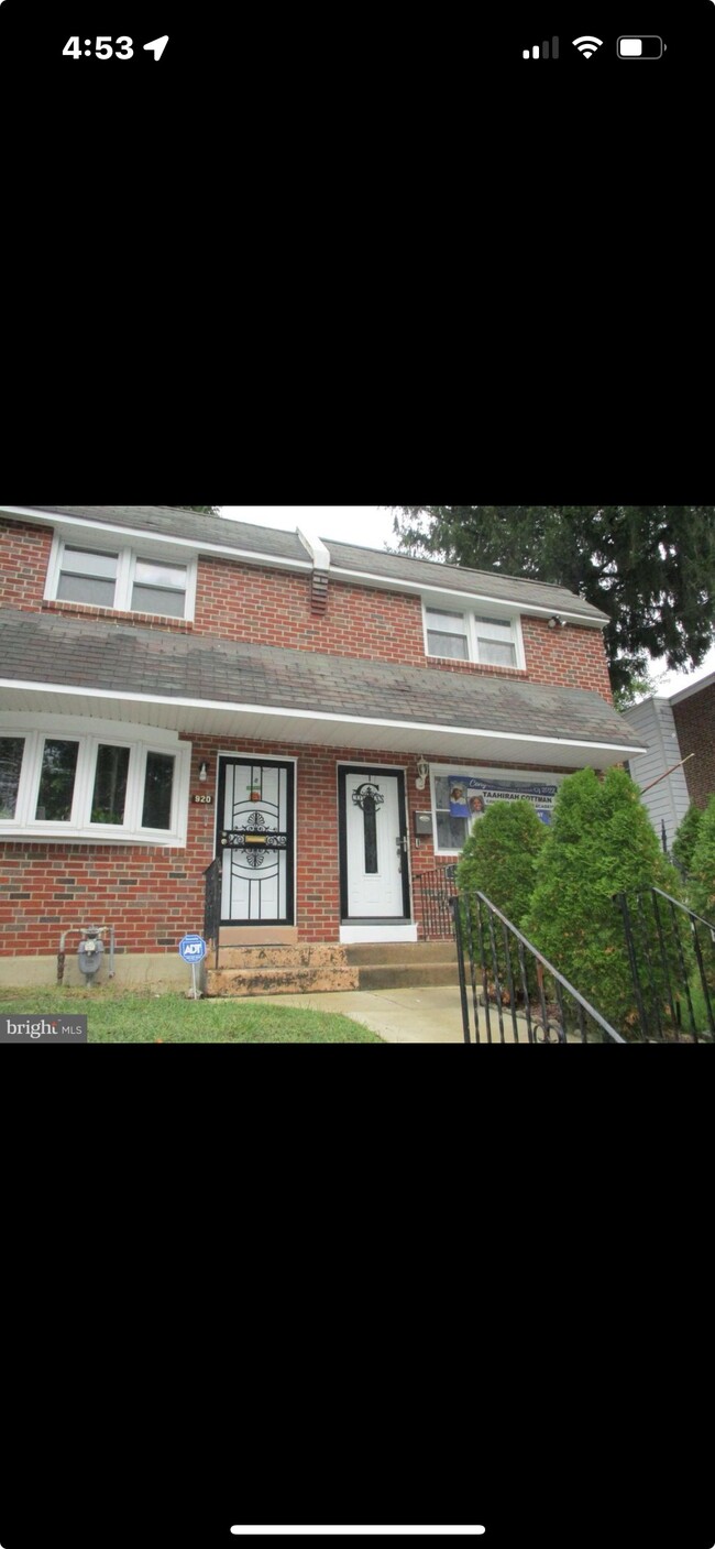 property at 922 E 18th St