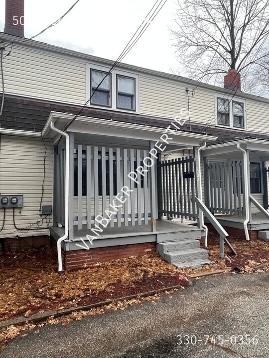 504 Evelyn Ct in Akron, OH - Building Photo