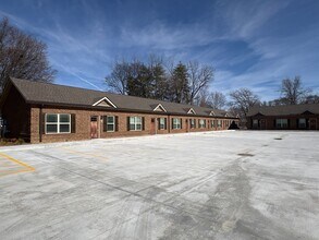 404 Cedar Ln in Tullahoma, TN - Building Photo - Building Photo