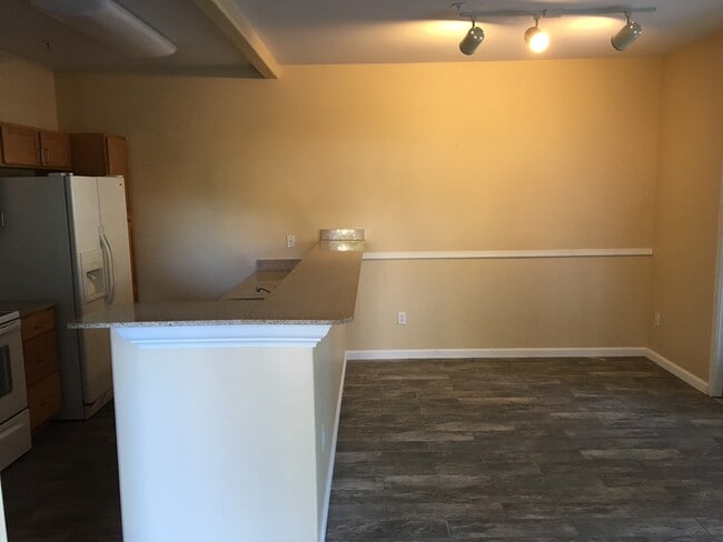 4200 E Commerce Way, Unit 1112 in Sacramento, CA - Building Photo - Building Photo