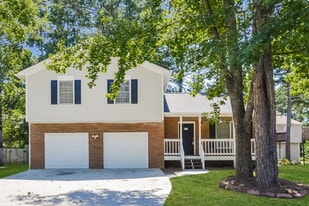 381 Canterbury Ln in Lawrenceville, GA - Building Photo