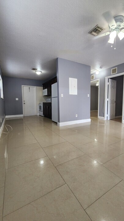 2221 NW 4th Ct, Unit 2 in Pompano Beach, FL - Building Photo