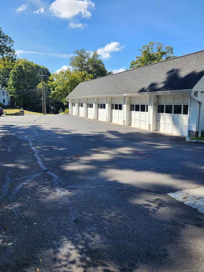 96 East Ave in New Canaan, CT - Building Photo - Building Photo