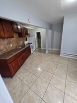 588 S 10th St in Newark, NJ - Building Photo