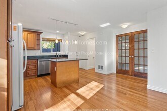 4 Touchstone Dr in Lake Oswego, OR - Building Photo - Building Photo
