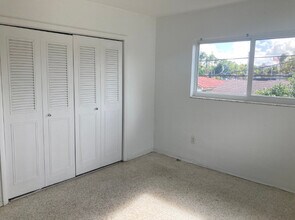 1970 NE 172nd St in Miami, FL - Building Photo - Building Photo
