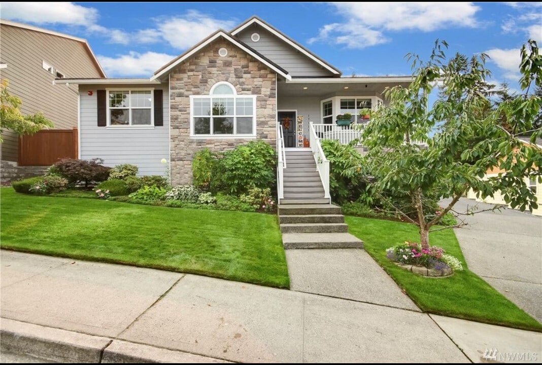 17111-17111 111th St E in Bonney Lake, WA - Building Photo