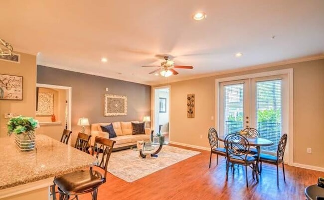 15727 Cutten Rd in Houston, TX - Building Photo - Building Photo