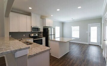 116 Waverly Dr in Bryan, TX - Building Photo - Building Photo