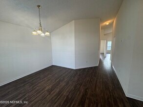 7557 Cliff Cottage Dr in Jacksonville, FL - Building Photo - Building Photo