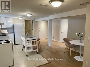 1528 Pharmacy Ave in Toronto, ON - Building Photo - Building Photo