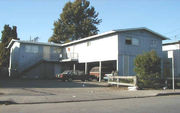 585 Hampshire Ave in Redwood City, CA - Building Photo - Building Photo