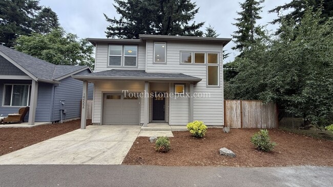 14455 SE Center St in Portland, OR - Building Photo - Building Photo