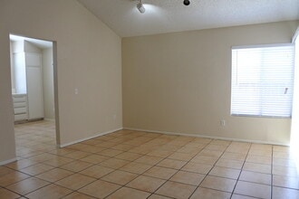 1718 Apricot Dr in Palmdale, CA - Building Photo - Building Photo