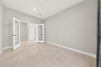 6408 DOMIZIO Dr in Cypress Gardens, FL - Building Photo - Building Photo