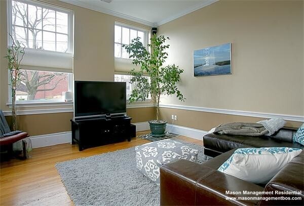 245 Beacon St, Unit 4 in Somerville, MA - Foto de edificio - Building Photo