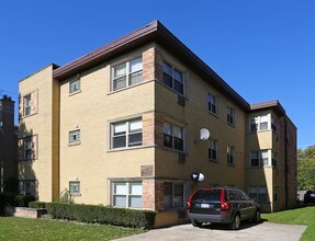 2123 Howard St in Evanston, IL - Building Photo - Building Photo