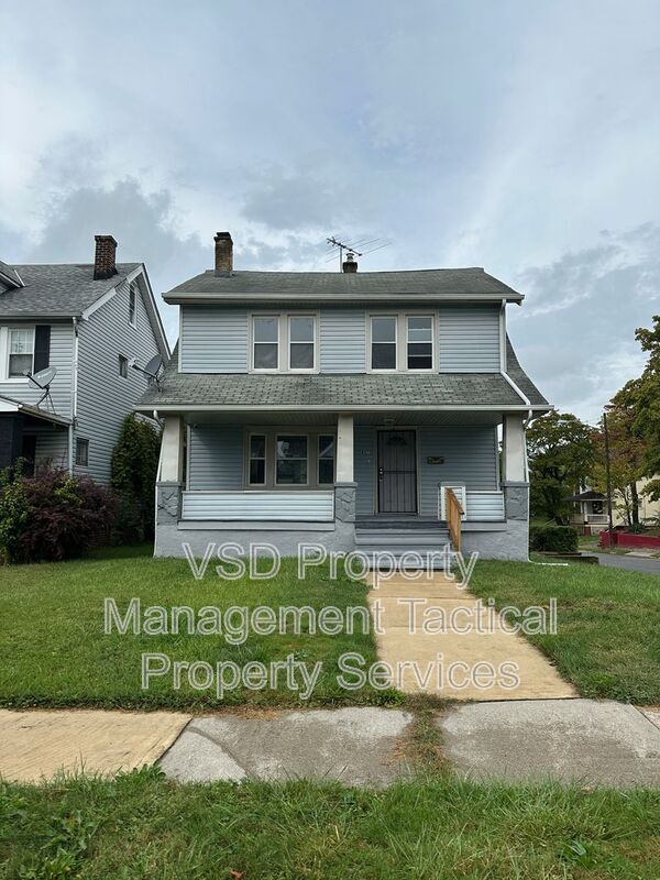 property at 13827 S Parkway Dr