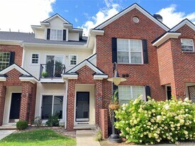 331 Scio Village Ct in Ann Arbor, MI - Building Photo