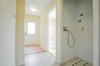 24 Burr Ave in Middletown, CT - Building Photo - Building Photo