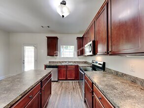 6260 Cove Creek Dr in Flowery Branch, GA - Building Photo - Building Photo