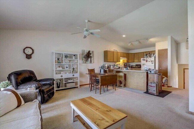 519 Blaser Dr in Belleville, WI - Foto de edificio - Building Photo