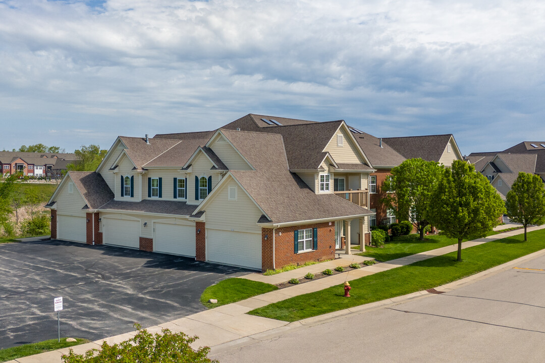 Colonial Woods in Oak Creek, WI - Building Photo