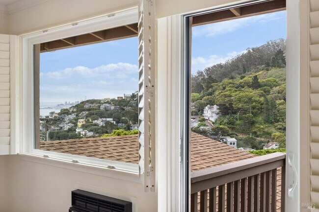 127 Crescent Ave in Sausalito, CA - Building Photo - Building Photo