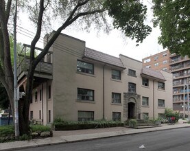 10 Mt Royal Ave in Toronto, ON - Building Photo - Building Photo