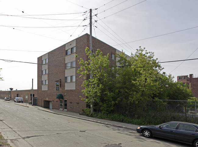 Sunset Apartments in Milwaukee, WI - Foto de edificio - Building Photo