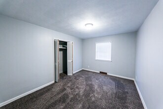 642 W Sylvania St in Springfield, MO - Building Photo - Building Photo