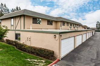 Mountain Village Townhomes in Ontario, CA - Building Photo - Building Photo