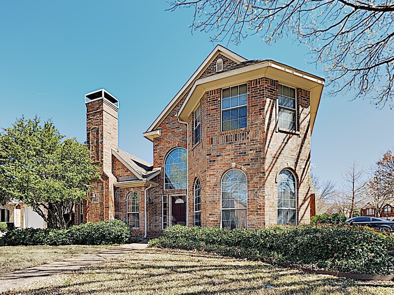 14613 Waterview Cir in Addison, TX - Building Photo