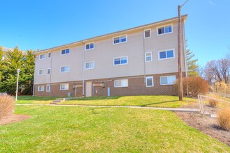 300 McDonald Street Apartments in Blacksburg, VA - Foto de edificio - Building Photo