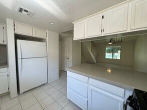 440 Tava Ln in Palm Desert, CA - Foto de edificio - Building Photo