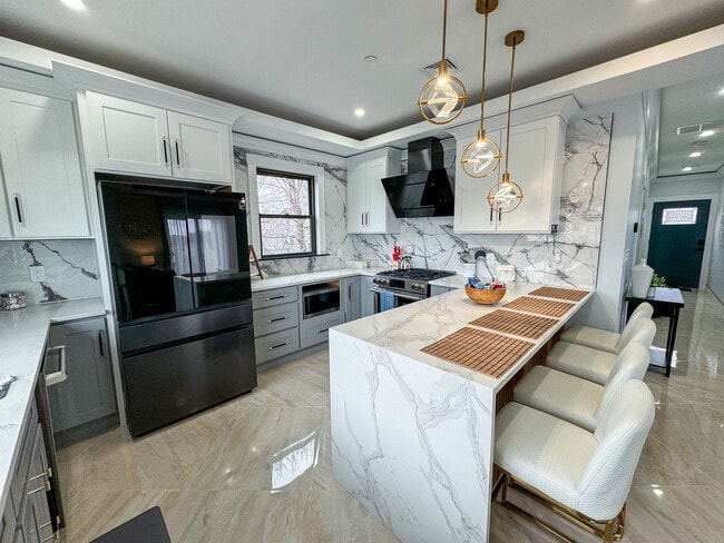 31 Train St, Unit 3 in Boston, MA - Building Photo - Building Photo