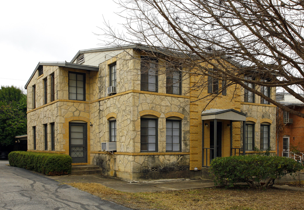 307 E Melrose Pl in San Antonio, TX - Building Photo