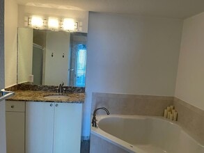 1830 Radius Dr, Unit 307 in Hollywood, FL - Building Photo - Building Photo