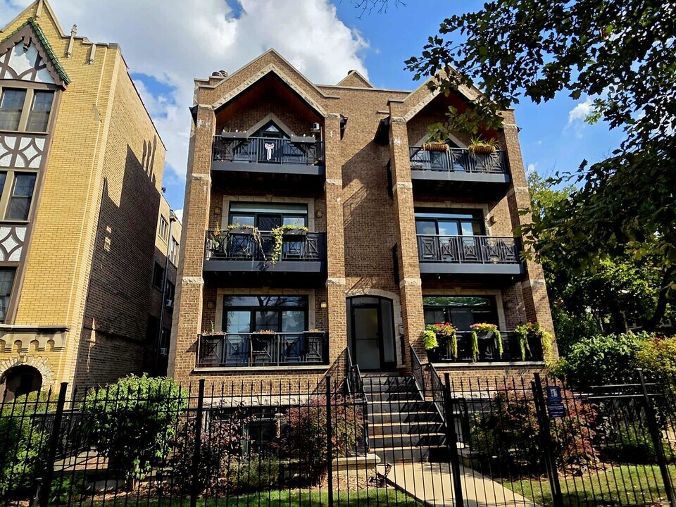 4203 N Kedvale Ave in Chicago, IL - Building Photo